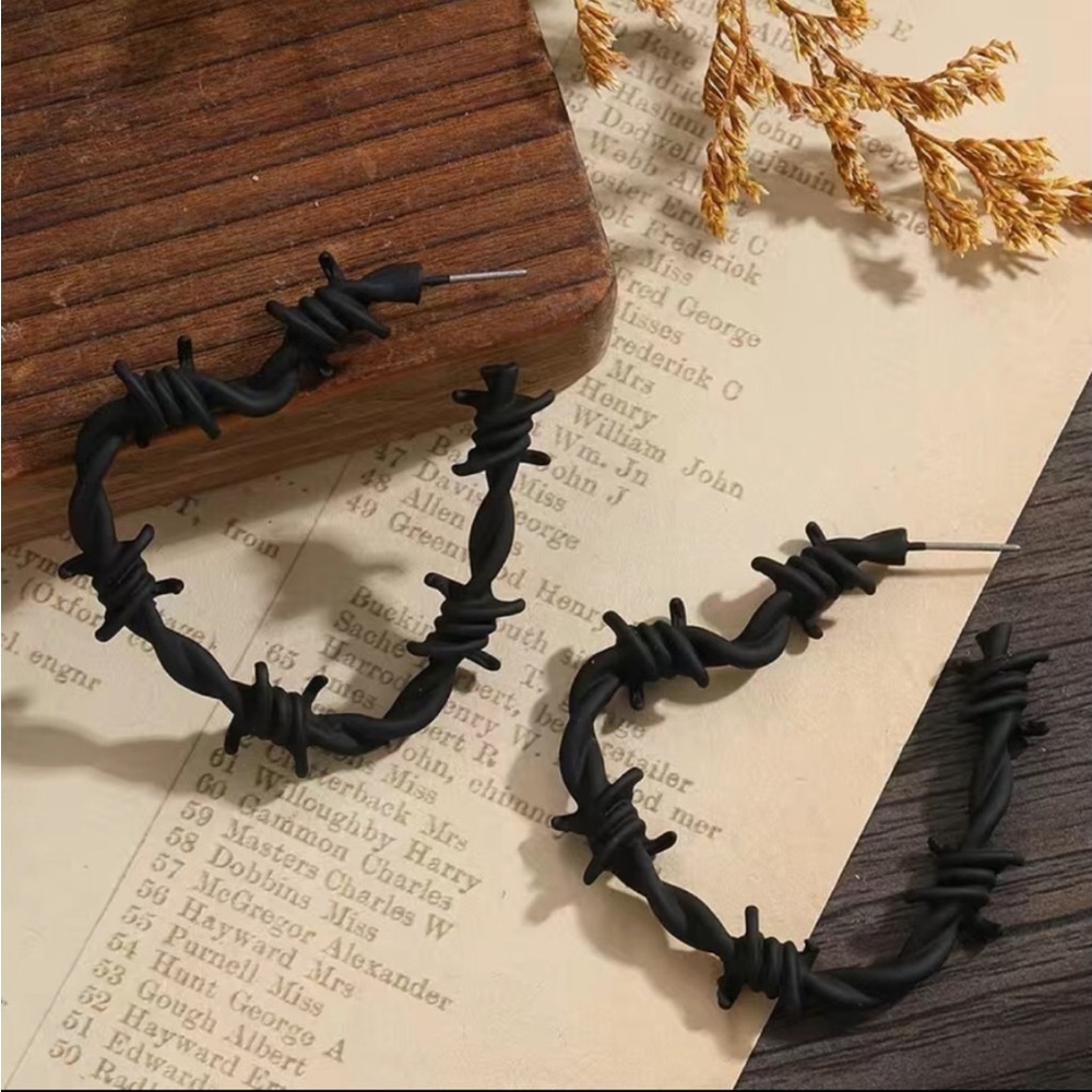 THORN HOOP EARRINGS